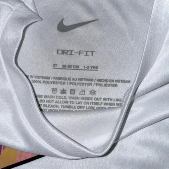 Nike Girls Shirt & Shorts Set **Shirt is size 2T & Shorts are Size 3T** - Picture 5 of 7